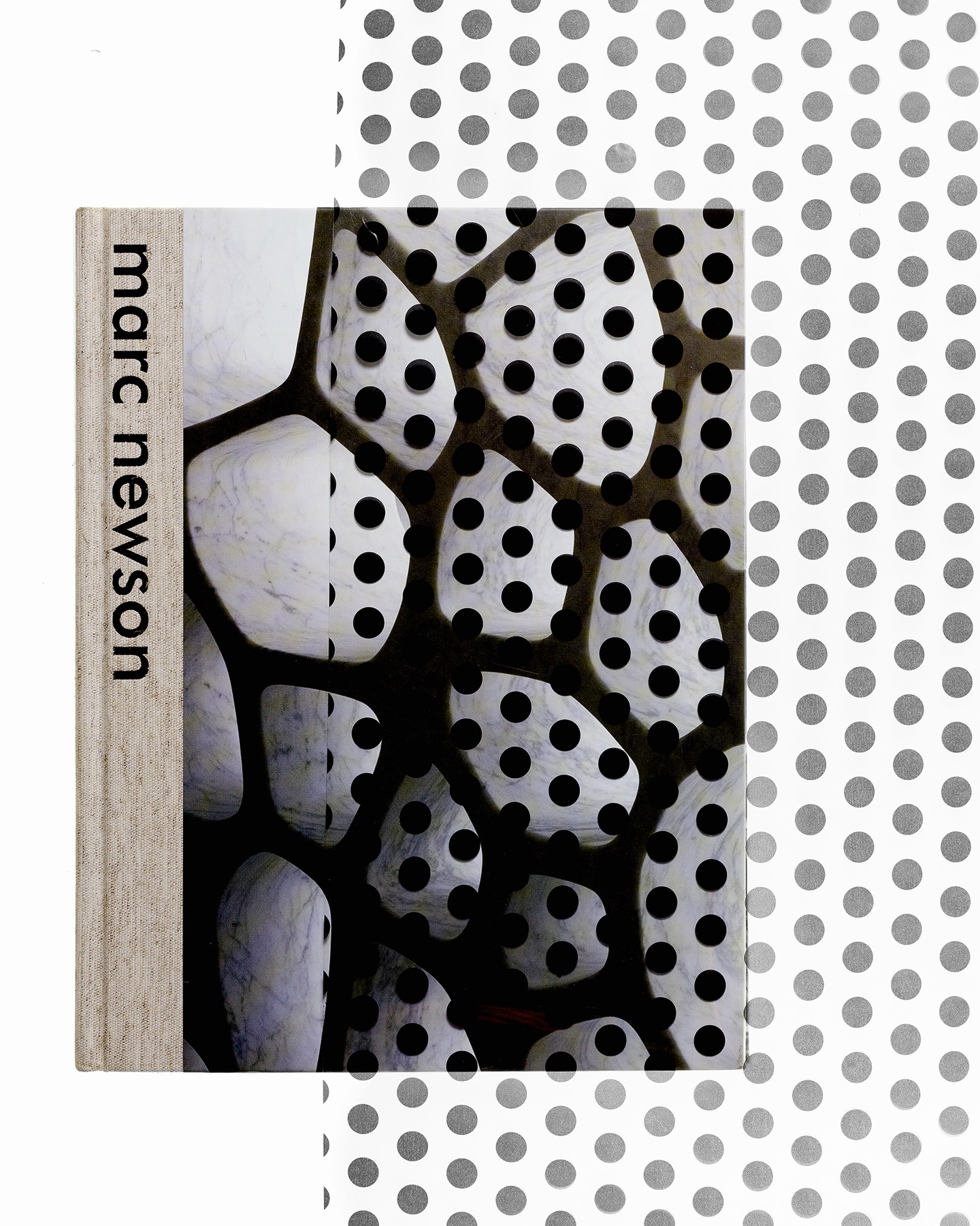 MARC NEWSON, GAGOSIAN.

QUIET GEOMETRY.
MINIMAL.PRECISE.

CURATED FOR THE ALAÏA LIBRARY BY @CLAIREDEROUENBOOKS.
DISCOVER THE CURATION IN OUR LONDON BOUTIQUE.

PHOTOGRAPHED BY @HENRYBOURNE