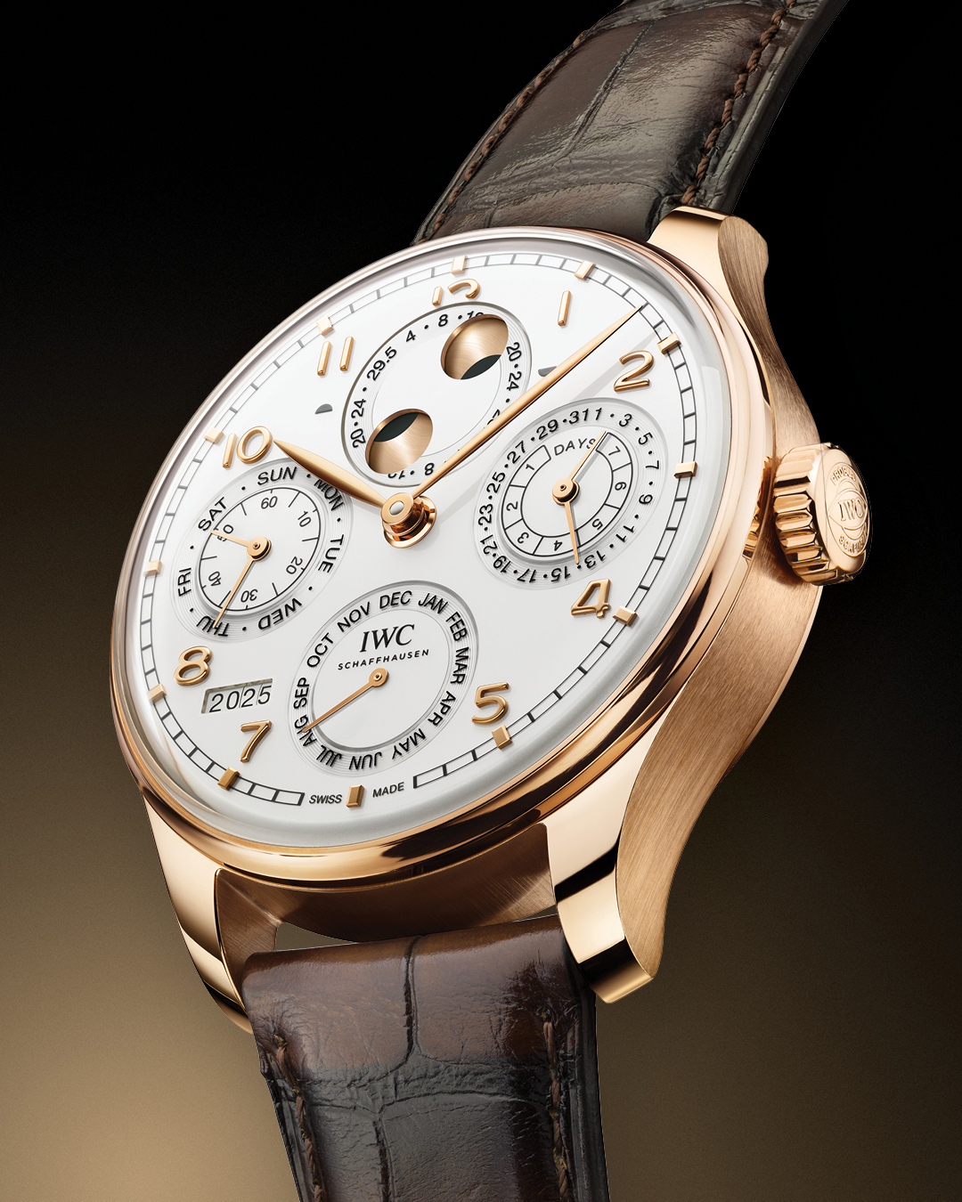 Precision Engineered. 

The Portugieser Perpetual Calendar 44 blends IWC’s iconic design cues with Armor Gold®, a high-gloss silver-plated dial, and the in-house 52616 calibre with a 7-day power reserve. From hand-mounted appliques to double-box sapphire crystals, every element reflects uncompromising precision.

📸 IW503701
🔗 Link in bio.

#IWCwatches |  #IWCportugieser