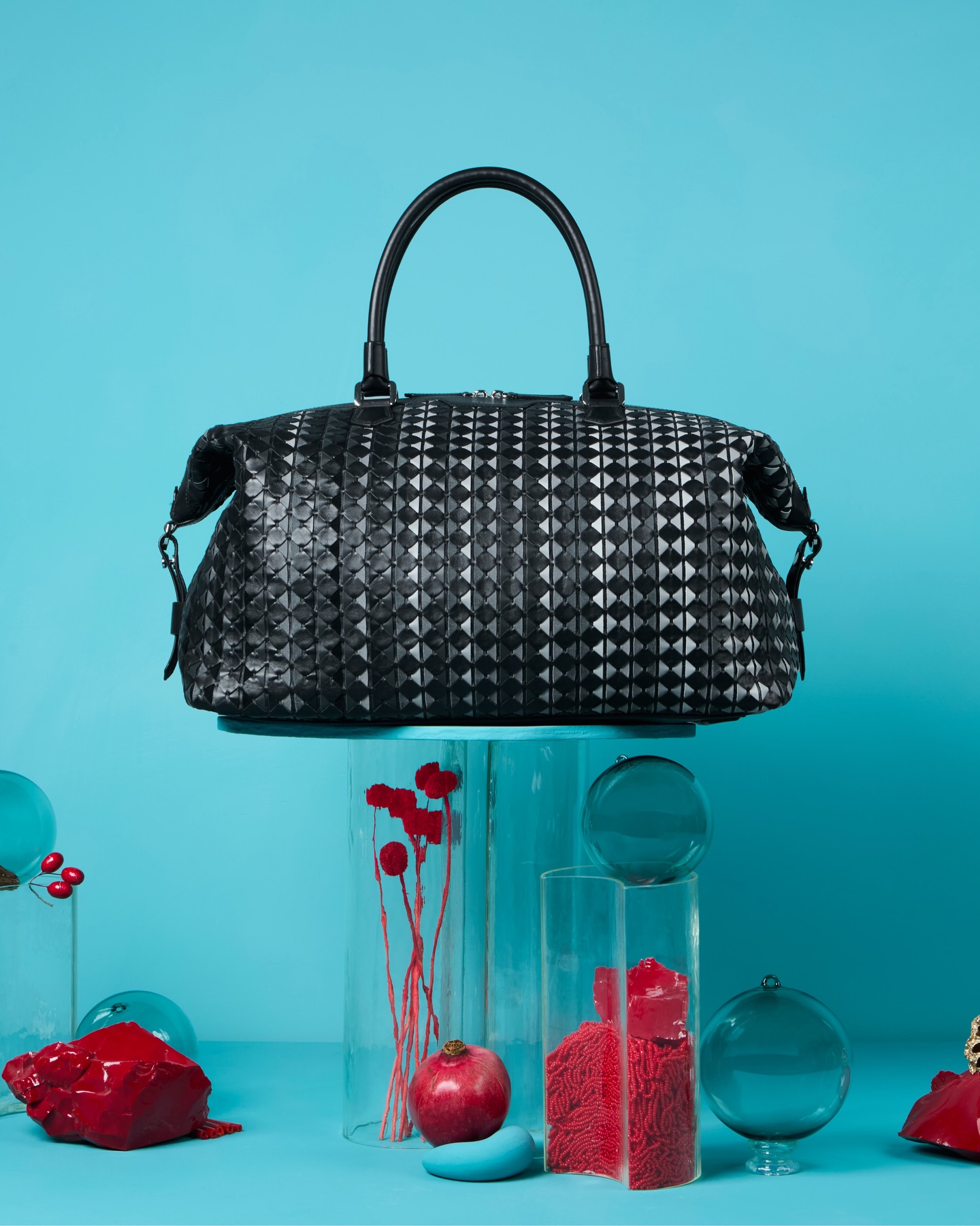 Where Milanese craftsmanship meets holiday joy. Discover the elevated artistry of Serapian this holiday season.

Travel Bag in Black and Grey Mosaico Mestieri d’Arte

Photography: @lorenzovitturi

#SerapianMilano