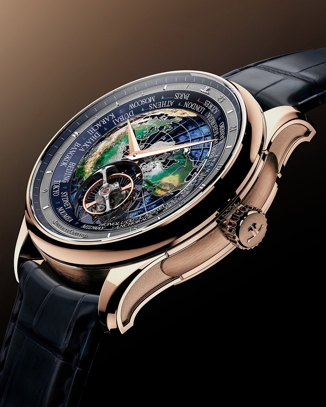 A world in miniature.
#Master
_
Master Grande Tradition Calibre 948
Designed, made and assembled in our Manufacture
_
On the Calibre 948’s dial, nine layers of enamel sculpt the continents, while seventeen layers of lacquer build the ocean’s rich depth. Each stage requires patience, precision and repeated firing or polishing to achieve luminous colour and texture. Reflecting the Maison’s dual mastery of technical and artistic craftsmanship, the timepiece presents an intricate world-time complication.
_
#JaegerLeCoultre #Master